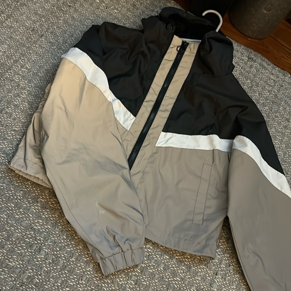 Women’s windbreaker